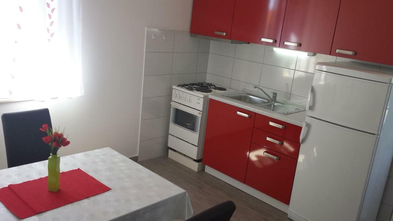 Apartments Jerko Jadrijevic Primosten Exterior photo